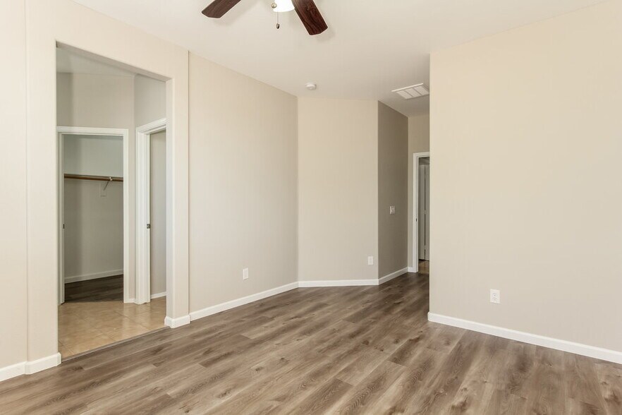 Building Photo - 1072 S 177th Dr