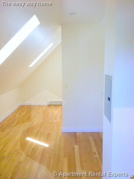 Building Photo - 67 Hudson St