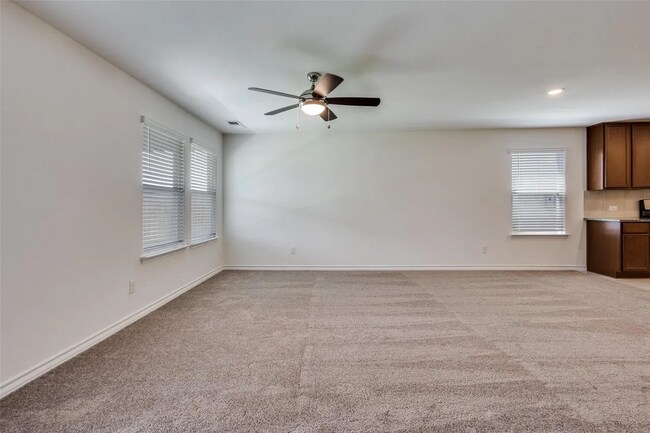 Building Photo - 749 Windsor Dr