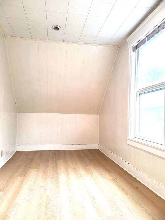 Building Photo - 5708 7th Ave S