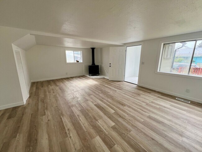 Building Photo - Spacious 4 Bed, 2 Bath Home for Rent in North Bend