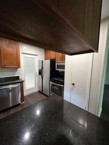 Building Photo - 4207 Woodcrest Dr