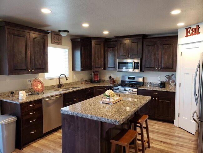 Building Photo - 42 E 1825 N