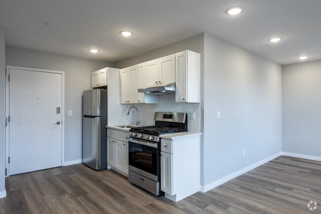 1BR 1BA - 198 Lafayette