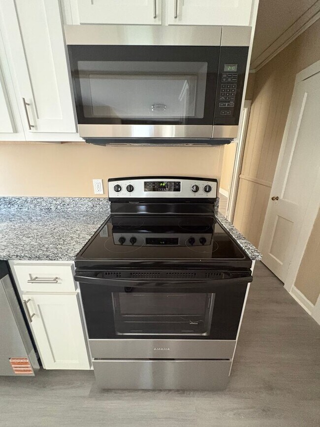 Building Photo - 3 Bedroom 2 Bath Home Near Augusta Road !!! Freshly Renovated