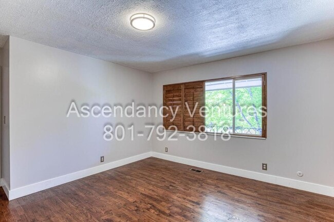 Building Photo - 745 E 3 Fountains Cir