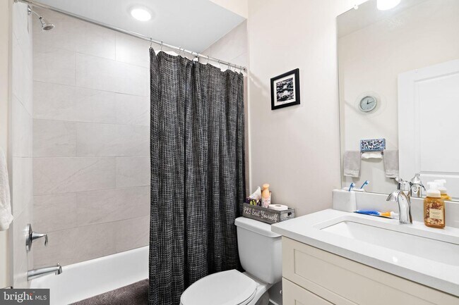 Building Photo - 1638 N 5th St