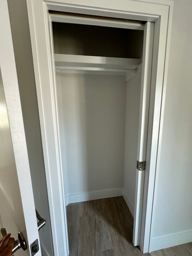 Building Photo - 1A A St