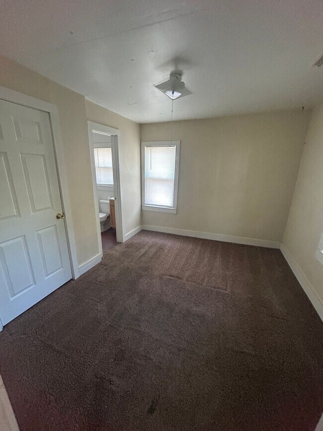 Building Photo - Adorable 2 bedroom, 1 bath Home!