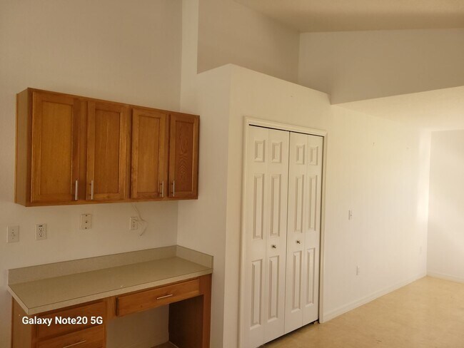 Building Photo - FOR RENT!! CHARMING AND COZY 3 BEDROOM 2 B...