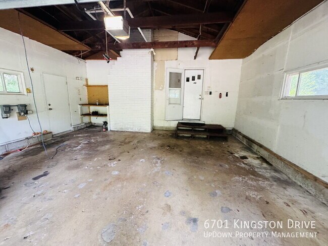 Building Photo - 6701 Kingston Dr