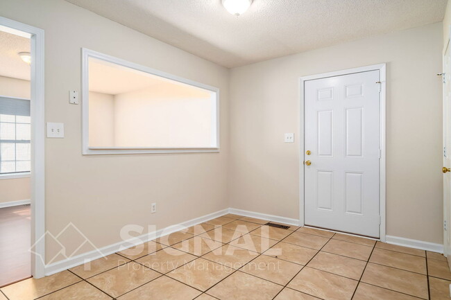 Building Photo - 1300 Yukon St