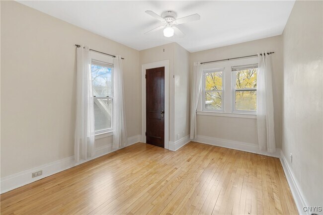 Building Photo - 144 Durston Ave