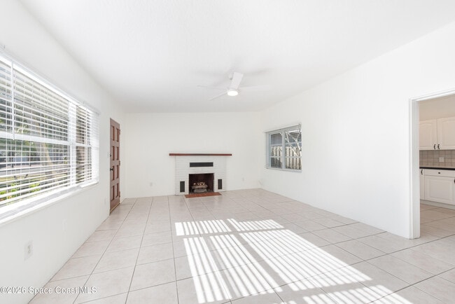 Building Photo - 206 4th Ave