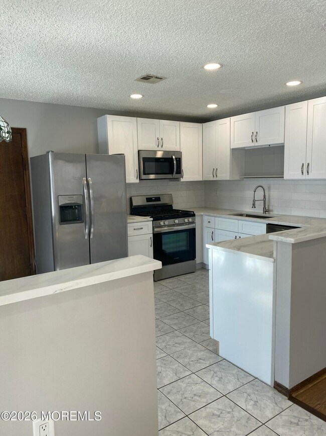 Building Photo - 7 Madras Ct