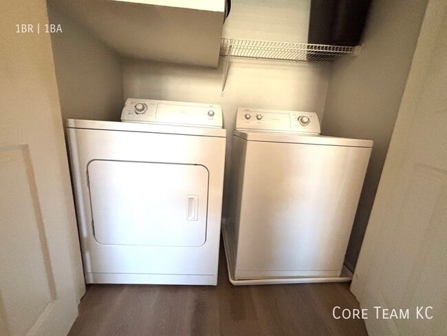 Building Photo - 701 Westport Rd