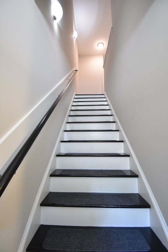 Building Photo - First Two Weeks Rent Free!! 3 Bedroom 2.5 Bathroom Townhome