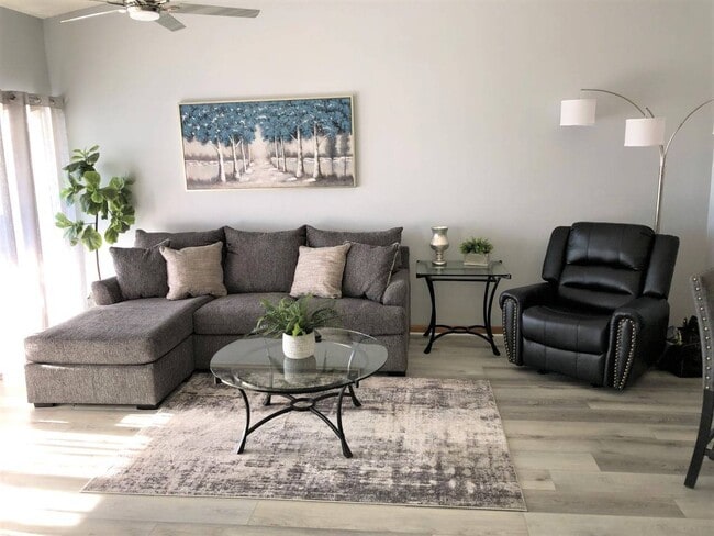 Building Photo - 4801 Casablanca Cir