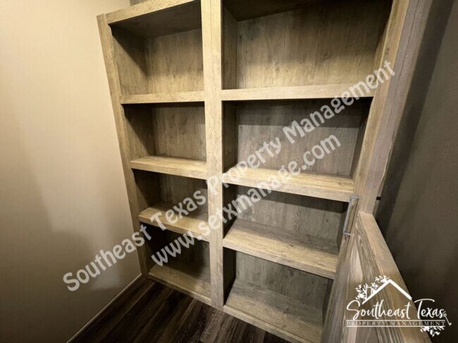 Building Photo - 4740 Ariola Ln