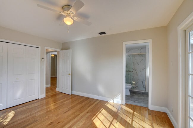 Building Photo - 1010 SW 1st St