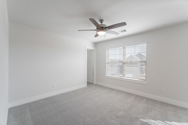 Building Photo - 10627 Whitejacket