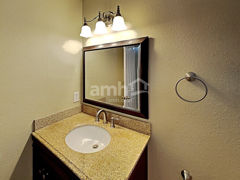 Building Photo - 11114 Golden Silence Dr