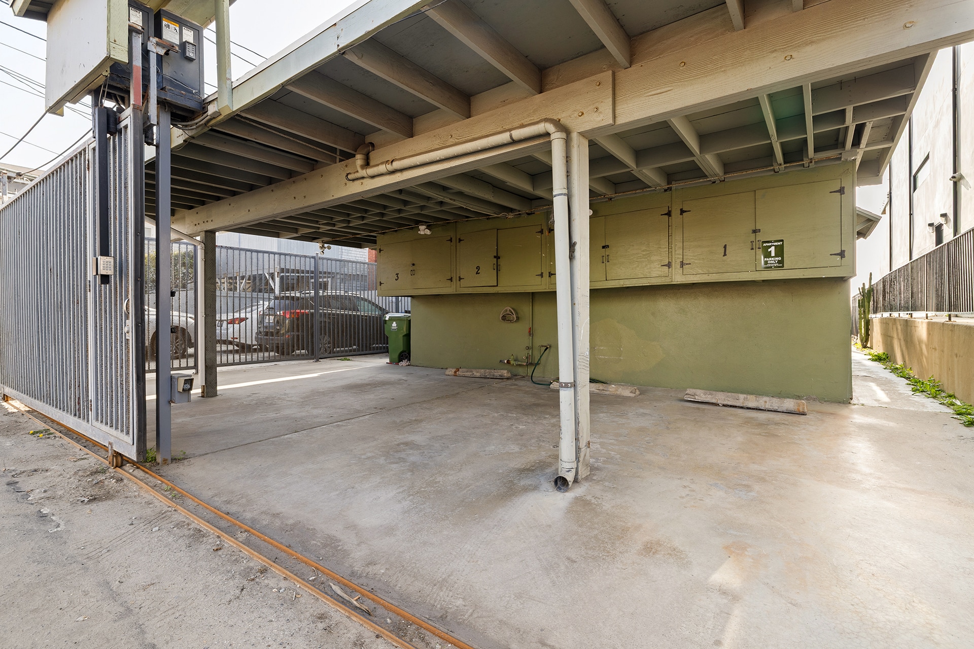 Building Photo - 2207 Ocean Front Walk