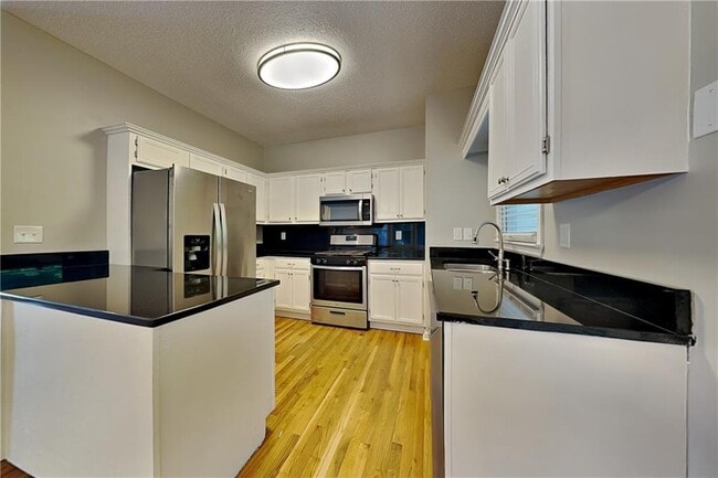 Building Photo - 44 Oak Landing Ct S