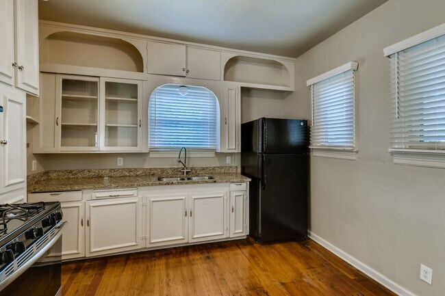 Building Photo - Minutes From Woodlawn Lake - 4 miles from ...