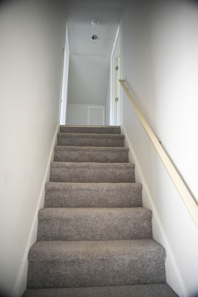 Building Photo - Updated 3BR house in Taylor Berry Neighbor...