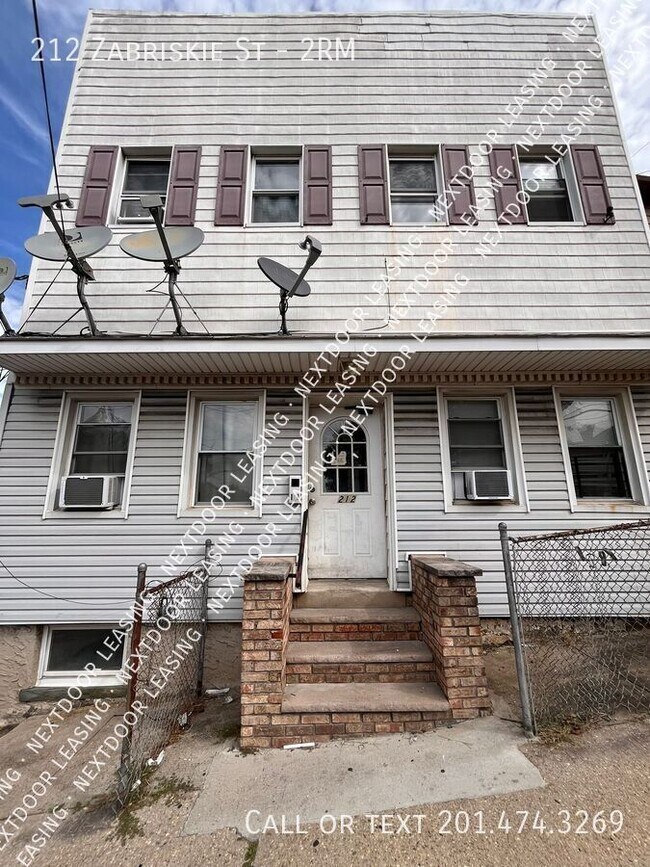 Building Photo - 212 Zabriskie St