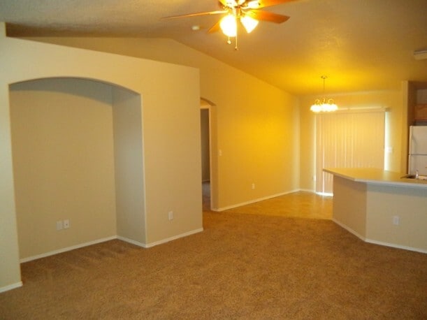 Building Photo - 685 W Tern Dr