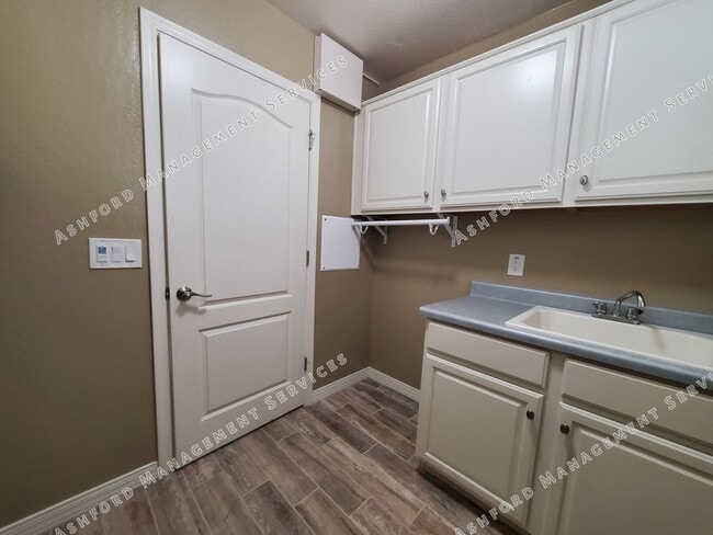 Building Photo - RANCHO CABRILLO 5 BEDROOM HOME FOR RENT