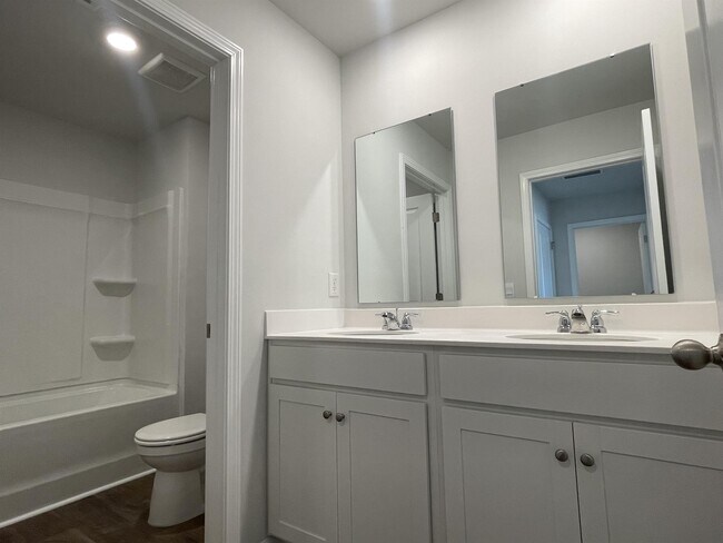Building Photo - 240 Blue Haw Dr