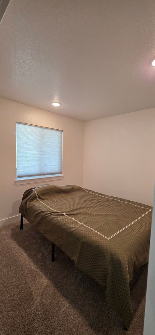 Building Photo - 2912 Cribbon Ave