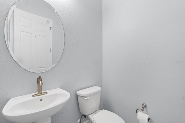 Building Photo - 2320 Symphony Cir