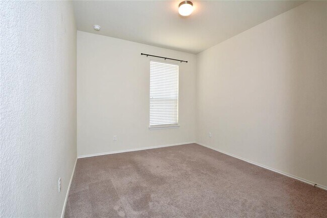 Building Photo - 113 Thrasher Cv