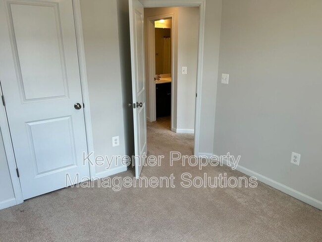 Building Photo - 213 Willowshire Ct