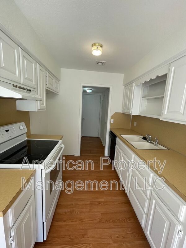 Building Photo - 1704 W 62nd St S