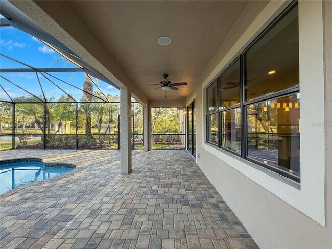 Building Photo - 10701 Laurel Vista Way