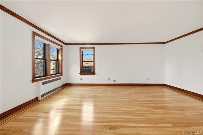 Building Photo - 300 Main St