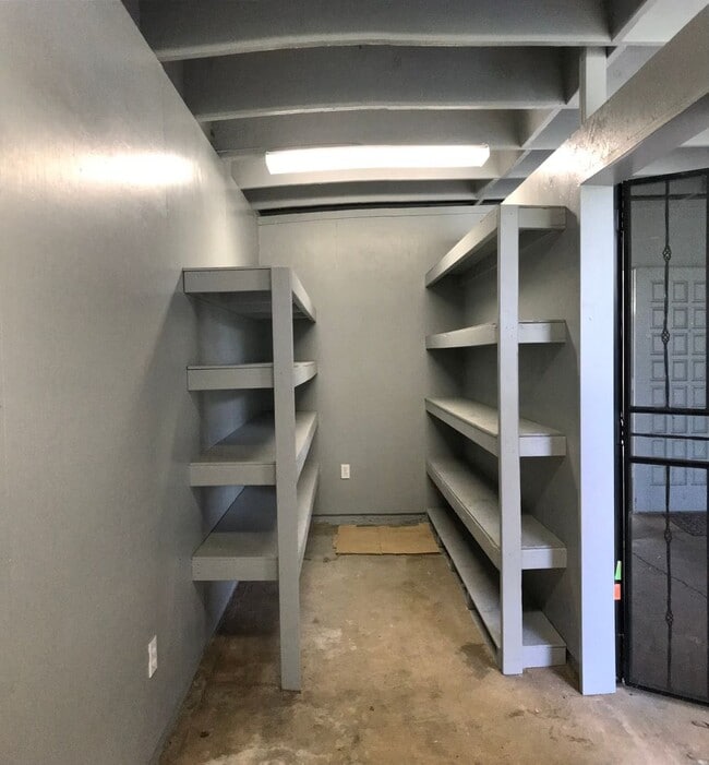 Building Photo - Spacious 5 Bedroom, 2 Bath, 2 Car Carport,...