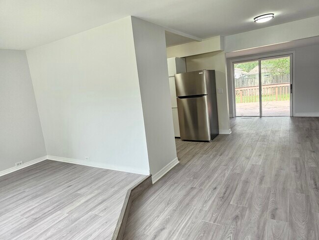 Building Photo - 18570 Pamela Pl