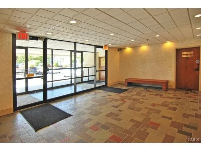 Lobby with mailroom and delivery receiption - 51 Schuyler Ave