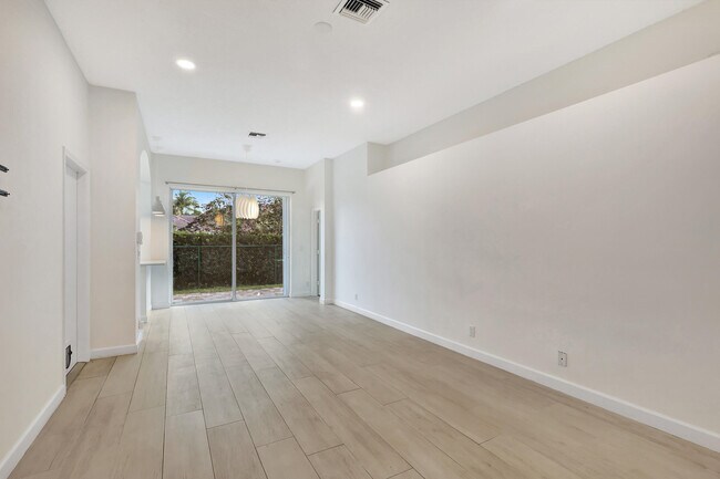 Building Photo - 1898 Capeside Cir