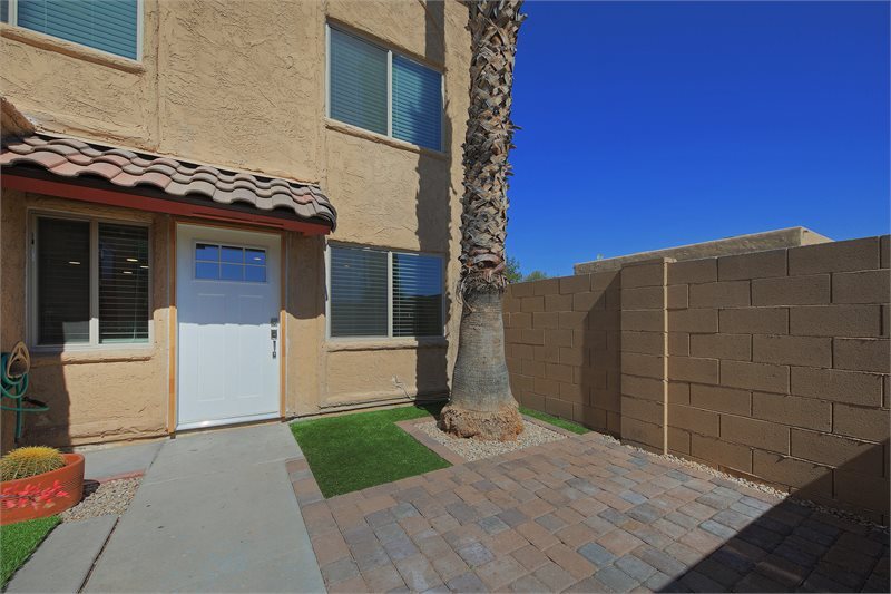 Building Photo - 948 S Alma School Rd