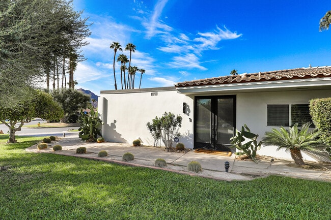Building Photo - 49845 Lago Dr