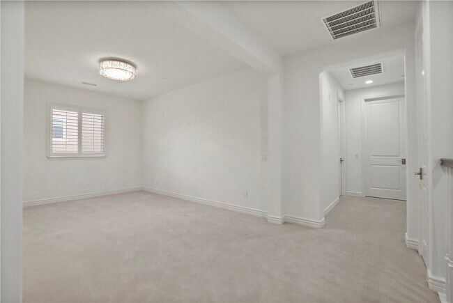 Building Photo - 707 N Rubel