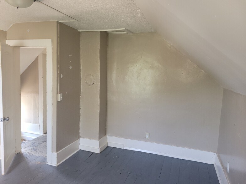 Building Photo - 109 Saint Anne St