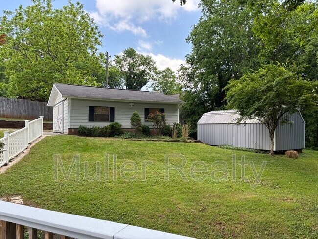 Building Photo - 1624 Duncan Rd